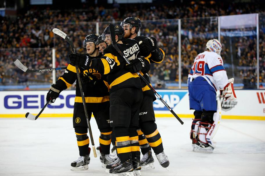 Matt Beleskey dei Boston Bruins segna (Reuters)
